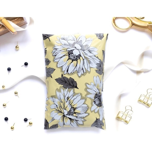 Was $25 🎉 25 Sunflower (6” x 9”) Poly Mailers Poly Bags BRAND NEW - Picture 1 of 3